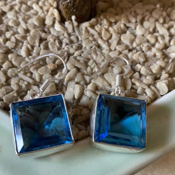 Vintage 925 blue topaz earring